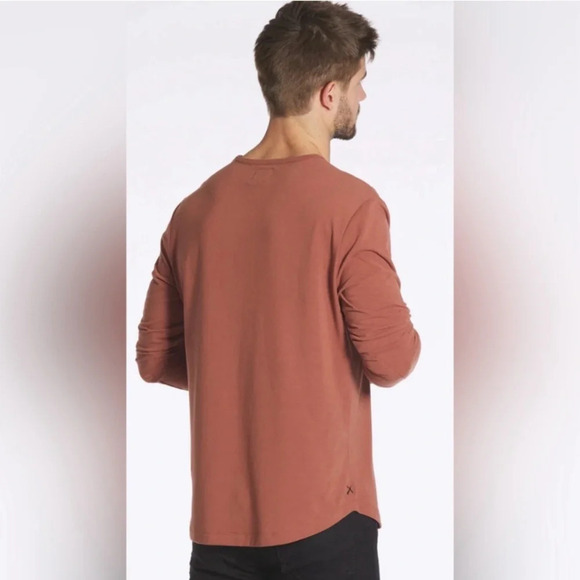 NWOT Cuts AO Long Sleeve Curve Hem Tee - Picture 10 of 11